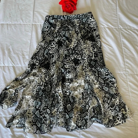 Alice + Olivia Athena snake print midi skirt - Picture 3 of 9